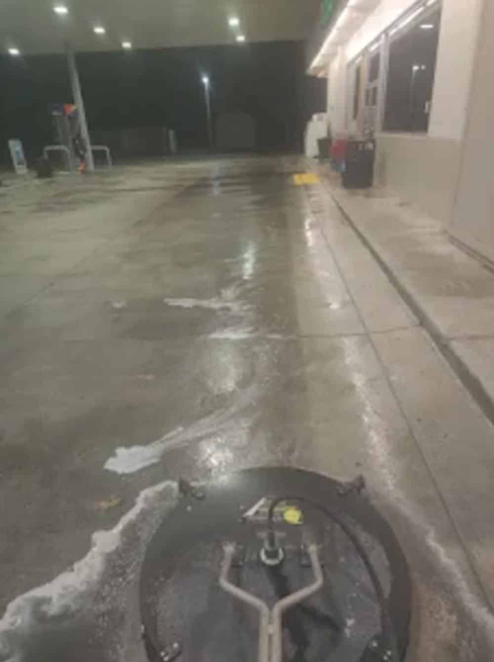Gas Station Cleaning image