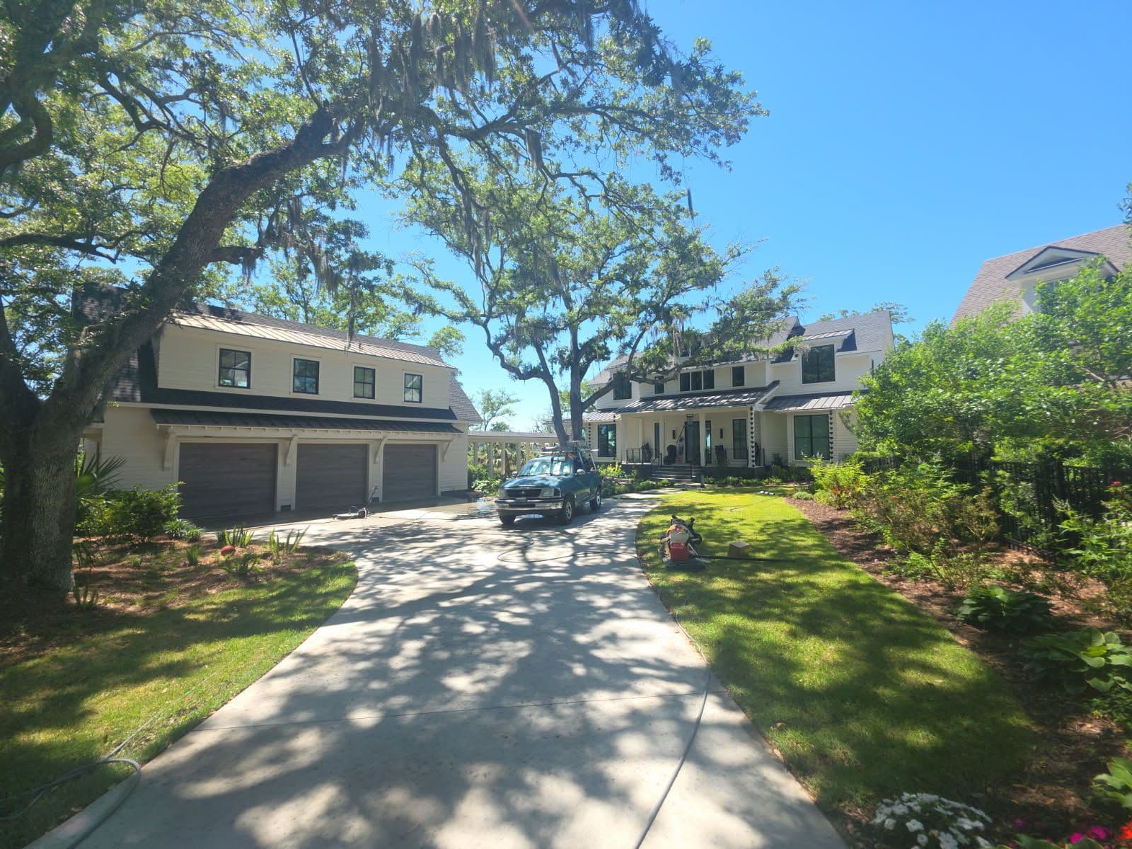 Transform Your Home's Driveway with Expert Cleaning